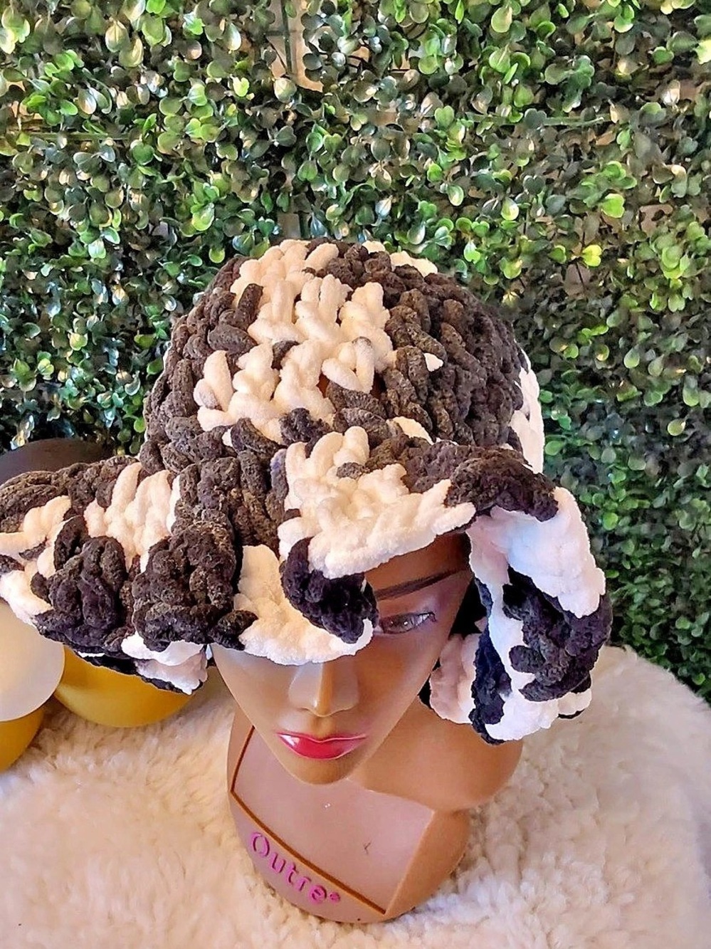 Black & Cream Textured Winter Hat